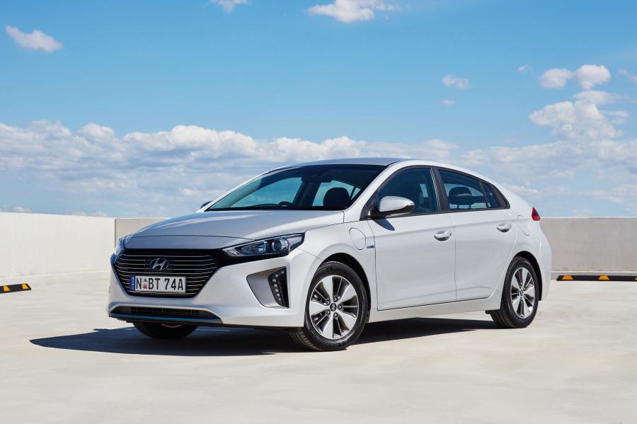  Hyundai IONIQ plug-in (AE) 2018 года  (AU) (фото 14 из 40)